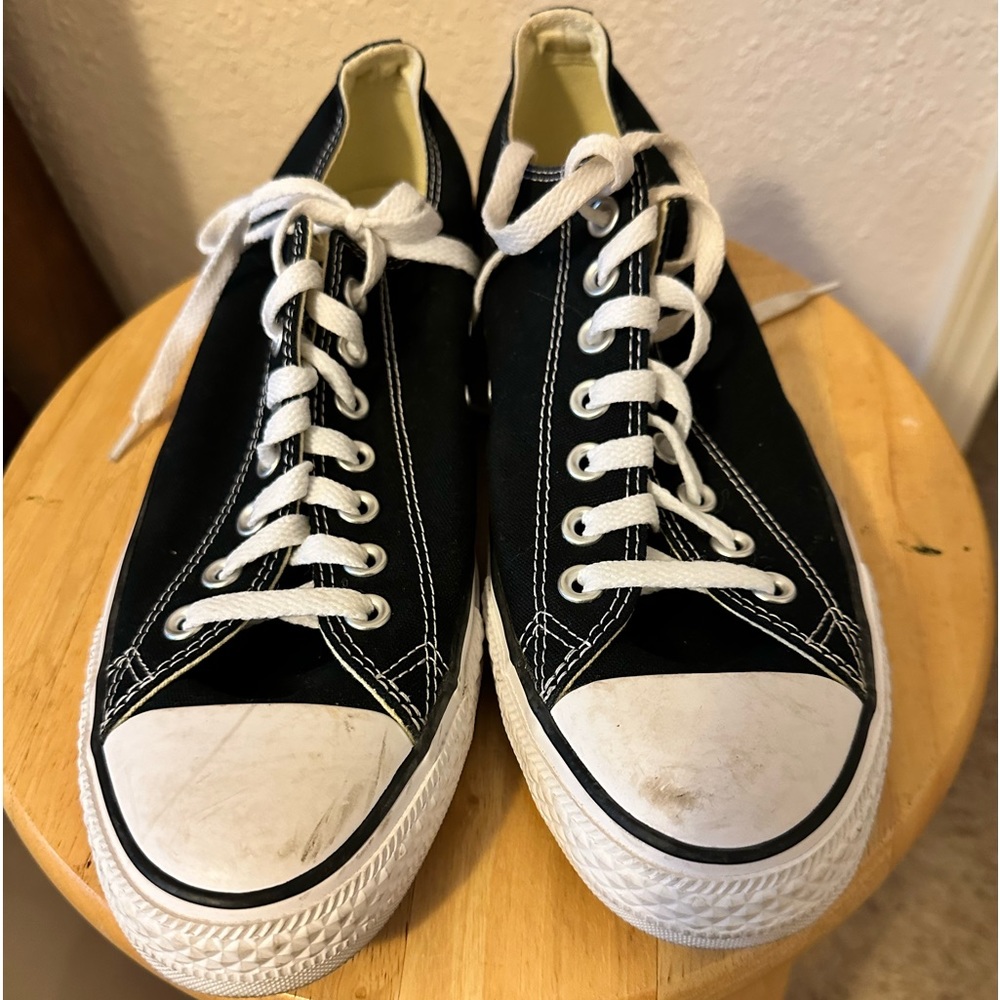 Converse Allstars MEN’s size 10 Ladies size 12